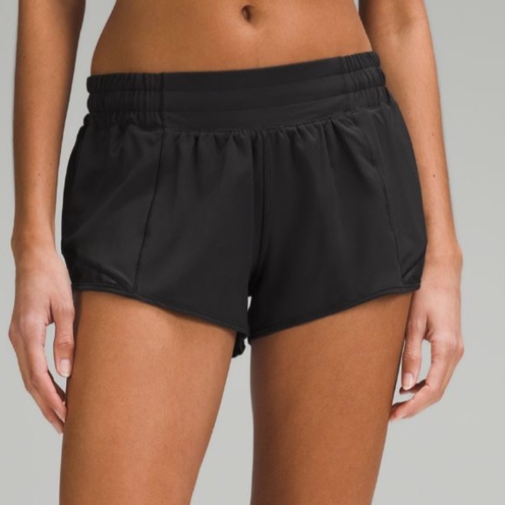 Lululemon Hotty Hot Shorts 2.5 inch Size 6